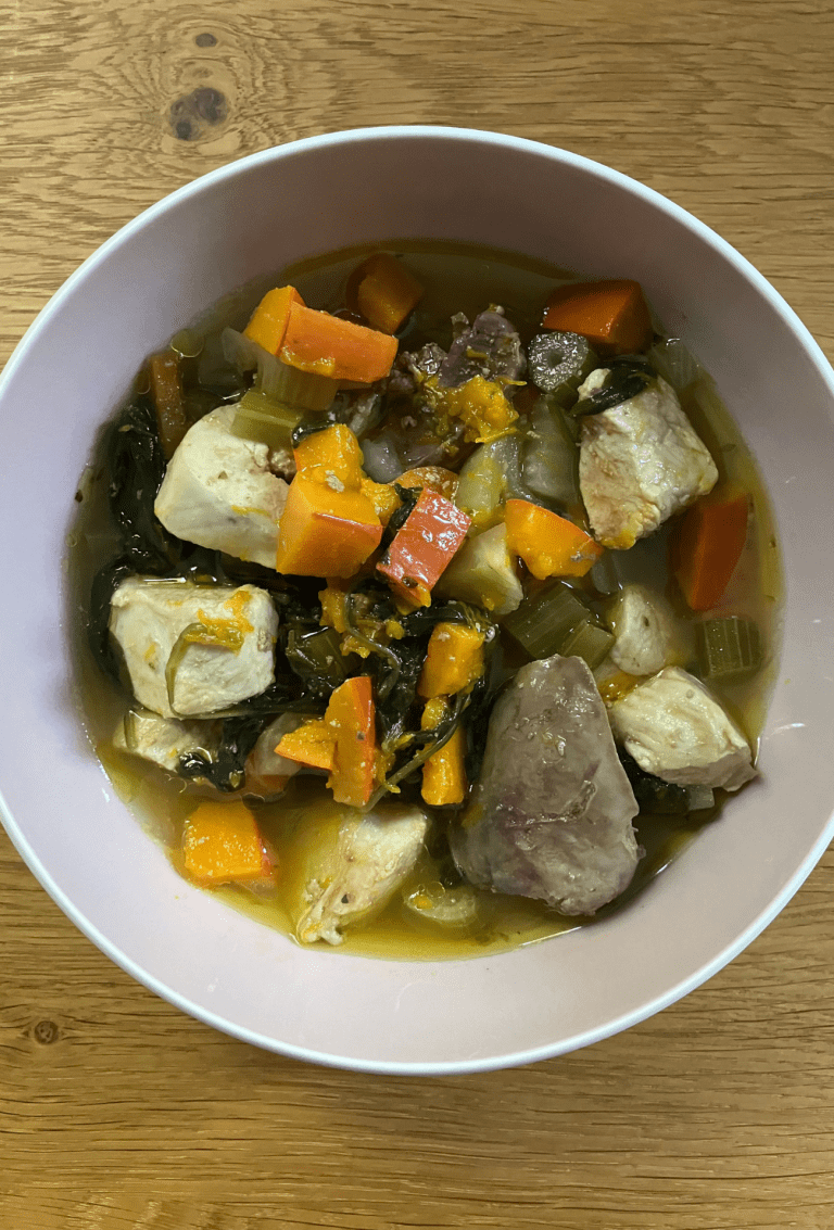 Hausgemachte Hühnersuppe für Hunde: Nährstoffreiche Kraftbrühe für eine ... Hausgemachte Hühnersuppe für Hunde: Nährstoffreiche Kraftbrühe für eine ...